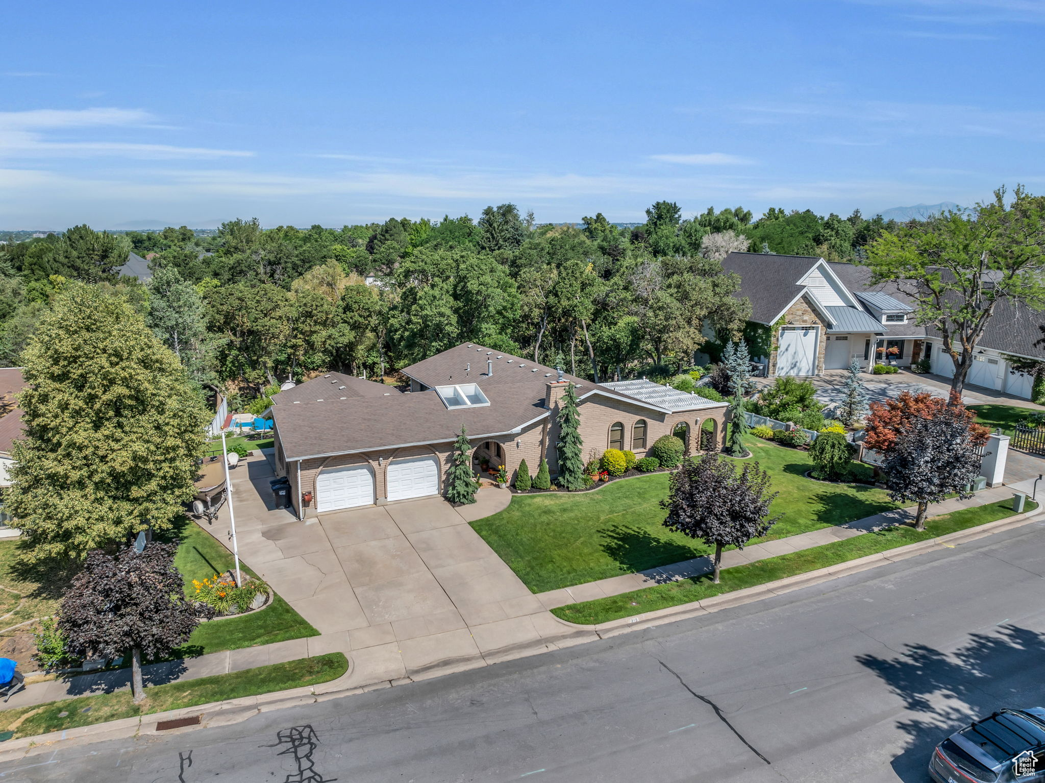 Birds eye view of property