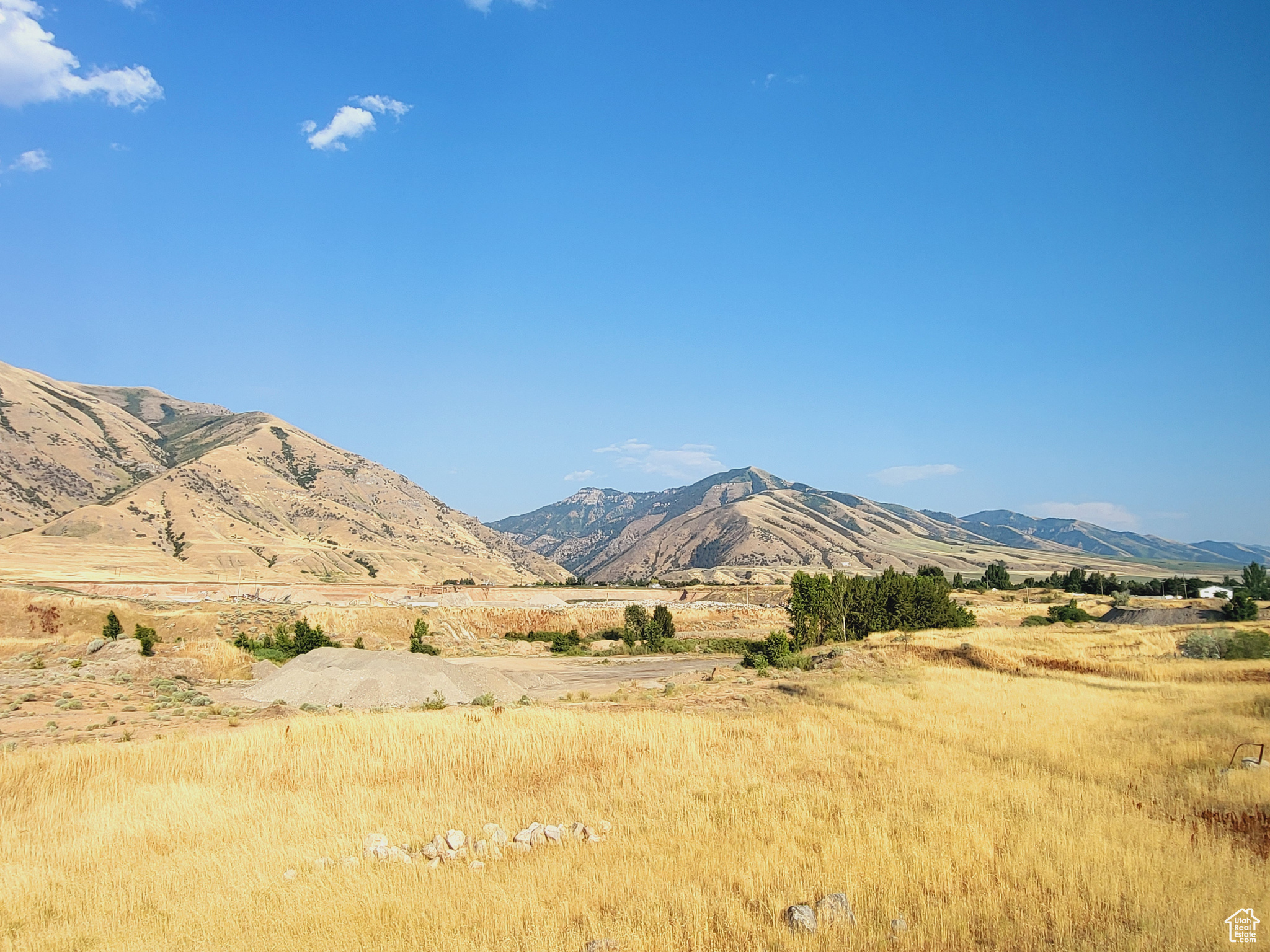 View of mountain feature