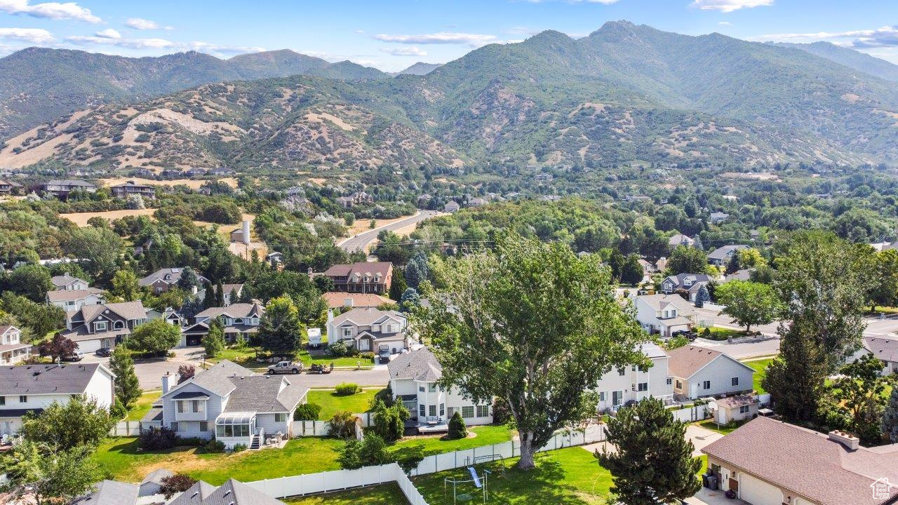 Bird's eye view featuring a mountain view