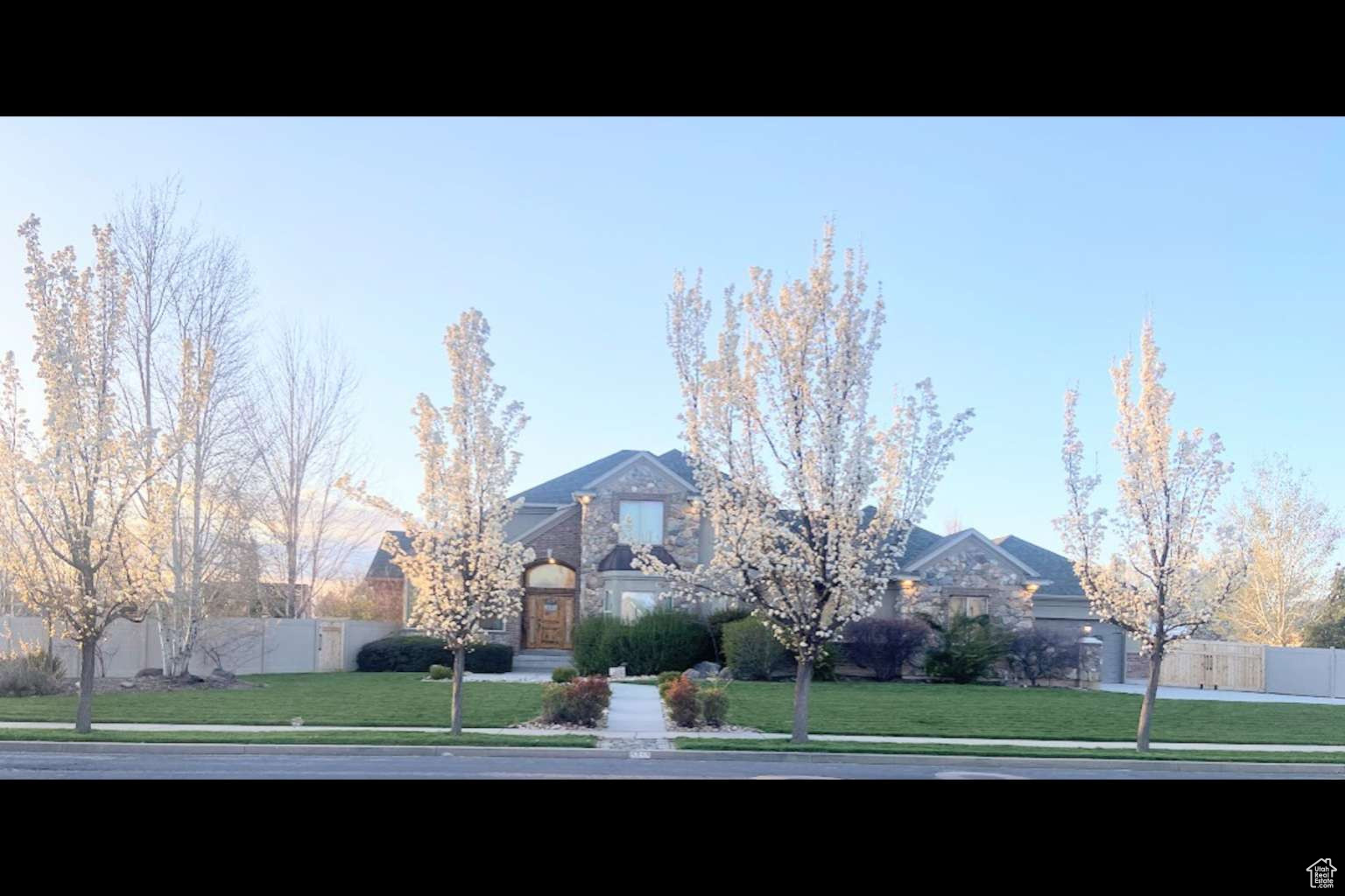 521 WESTERN, Kaysville, Utah 84037, 7 Bedrooms Bedrooms, 25 Rooms Rooms,3 BathroomsBathrooms,Residential,For sale,WESTERN,2013457