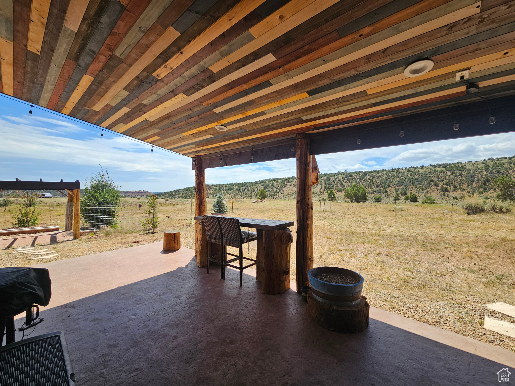 Nice covered patio with beautiful wood & log finishes! Back Yard Views!