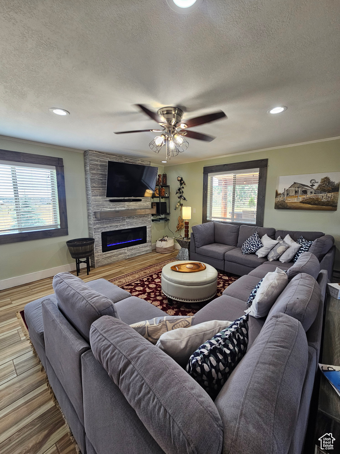 Large Great Family Room w/Beautiful Electric Fireplace!