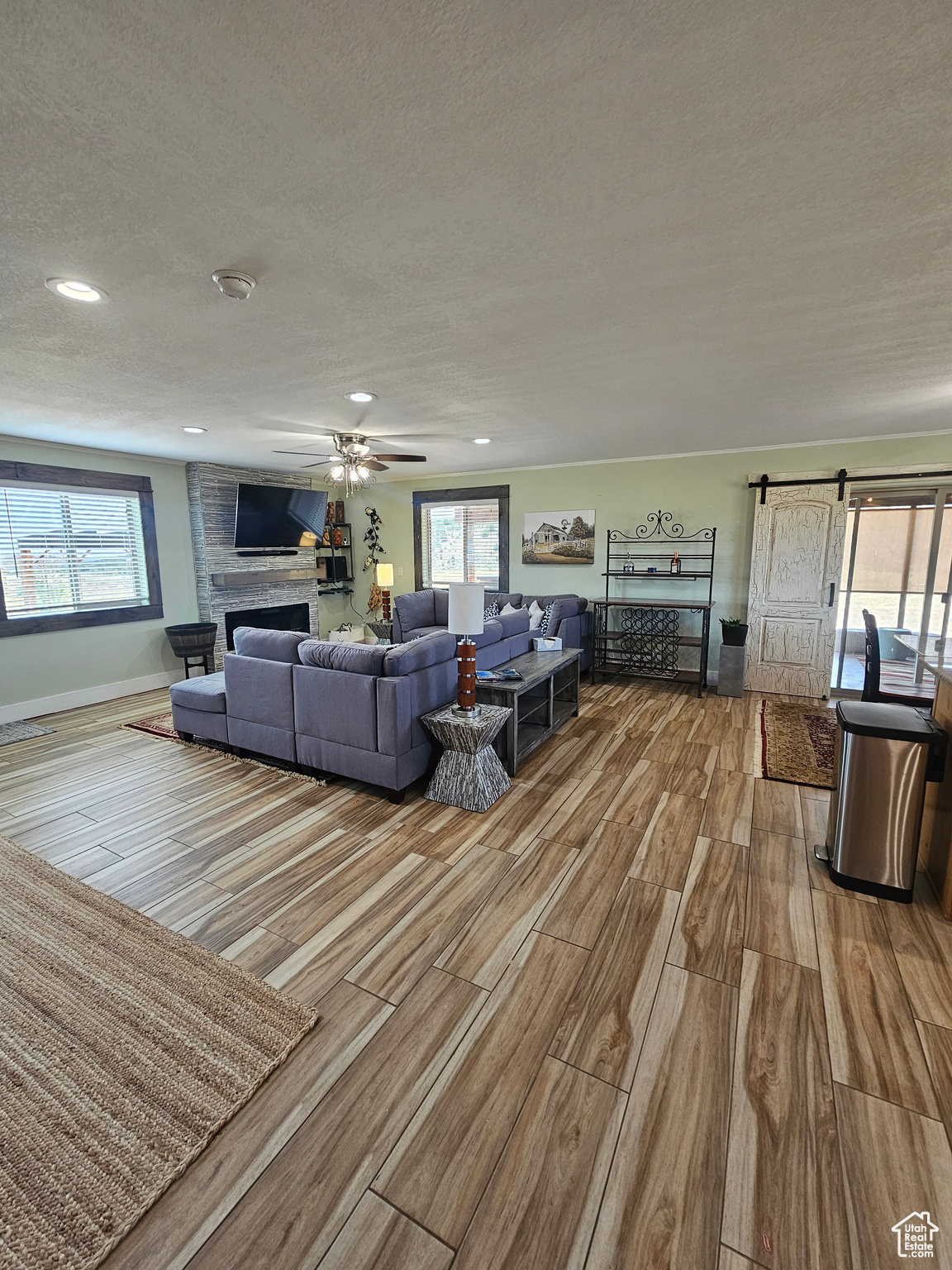 Large Great Family Room w/Beautiful Electric Fireplace!