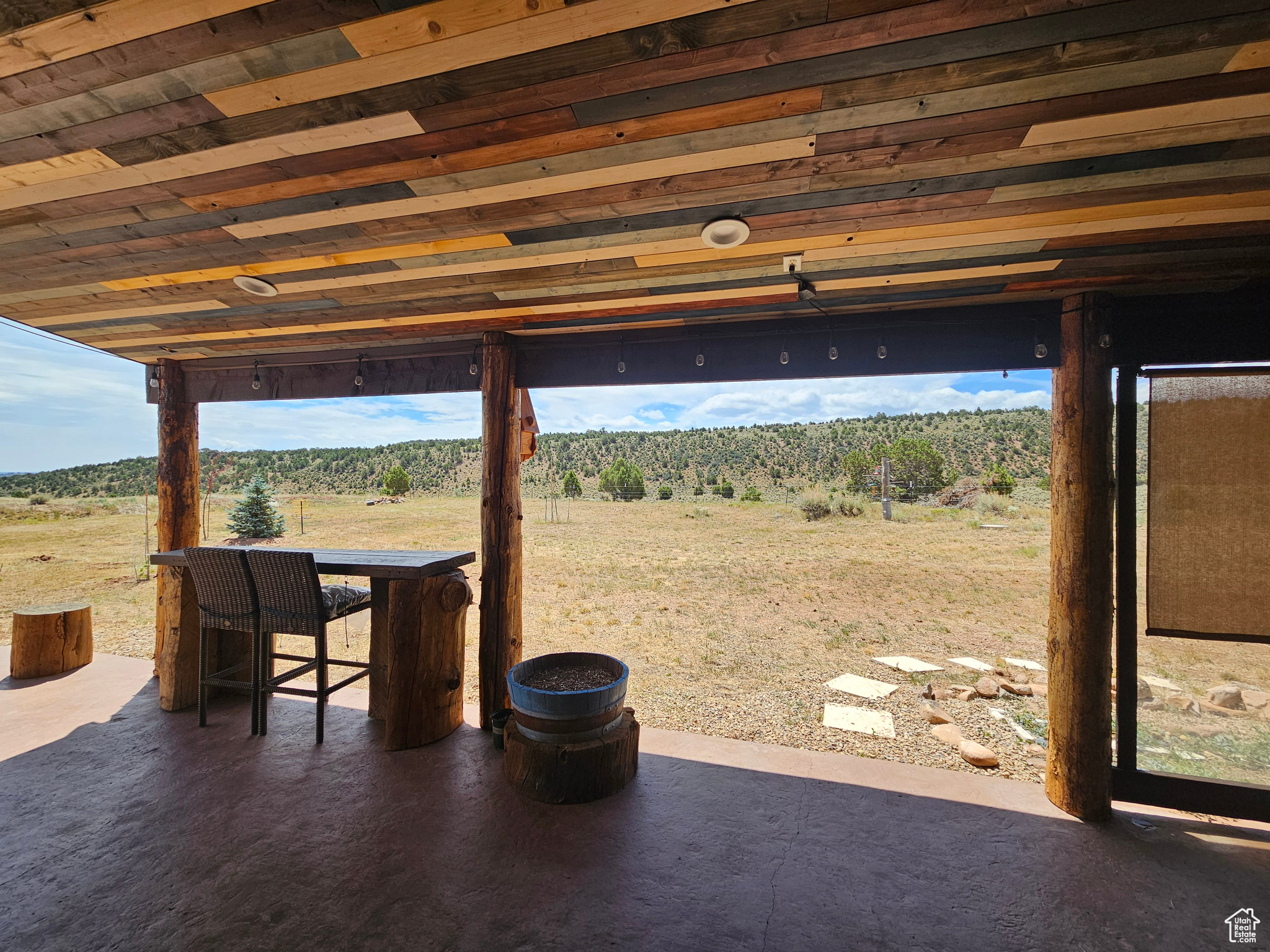 Nice covered patio with beautiful wood & log finishes! Back Yard Views!