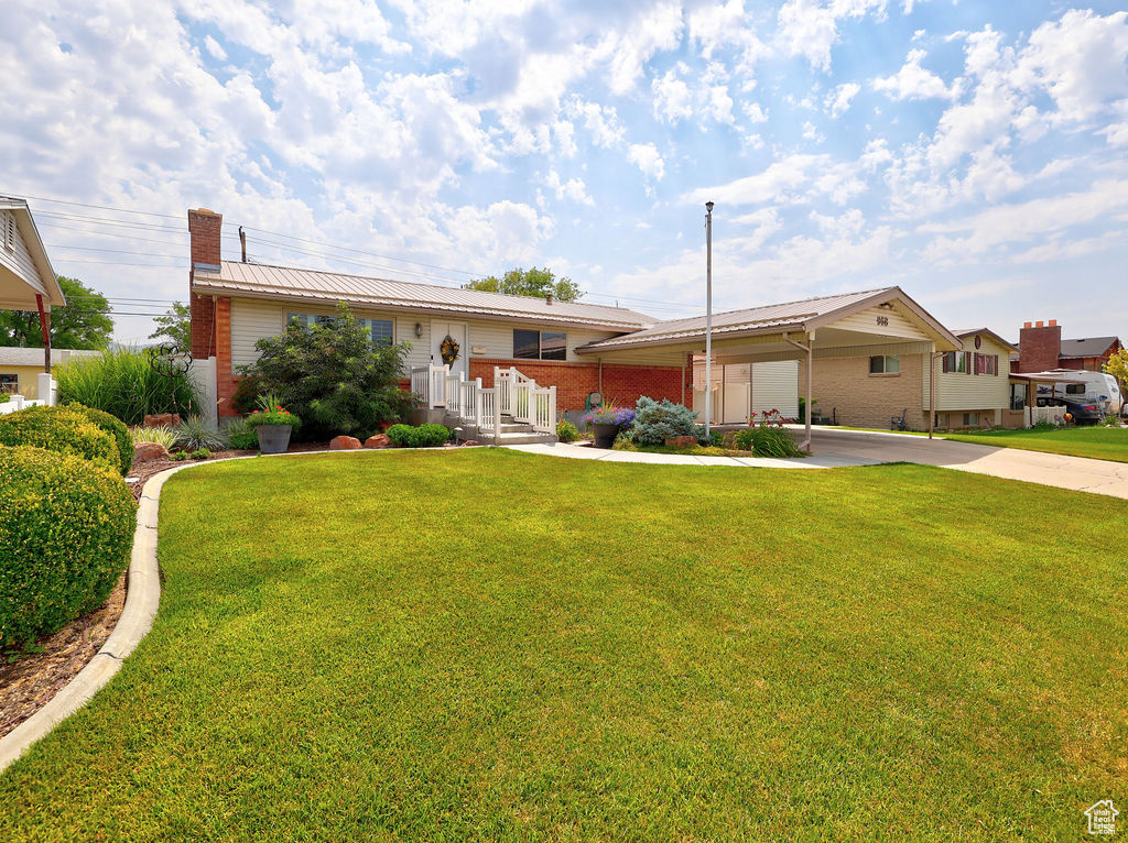 Ranch-style home with a front lawn