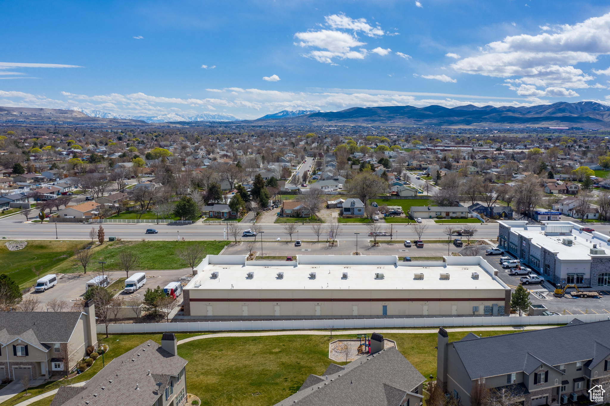 Bird's eye view featuring a mountain view