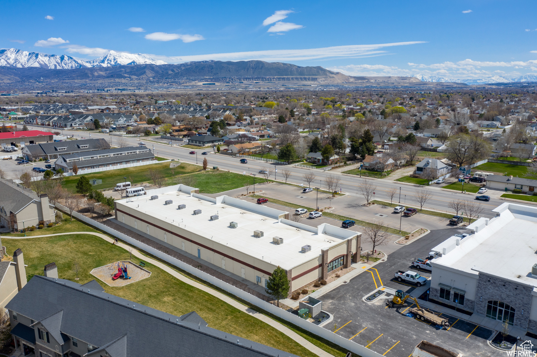 Bird's eye view with a mountain view