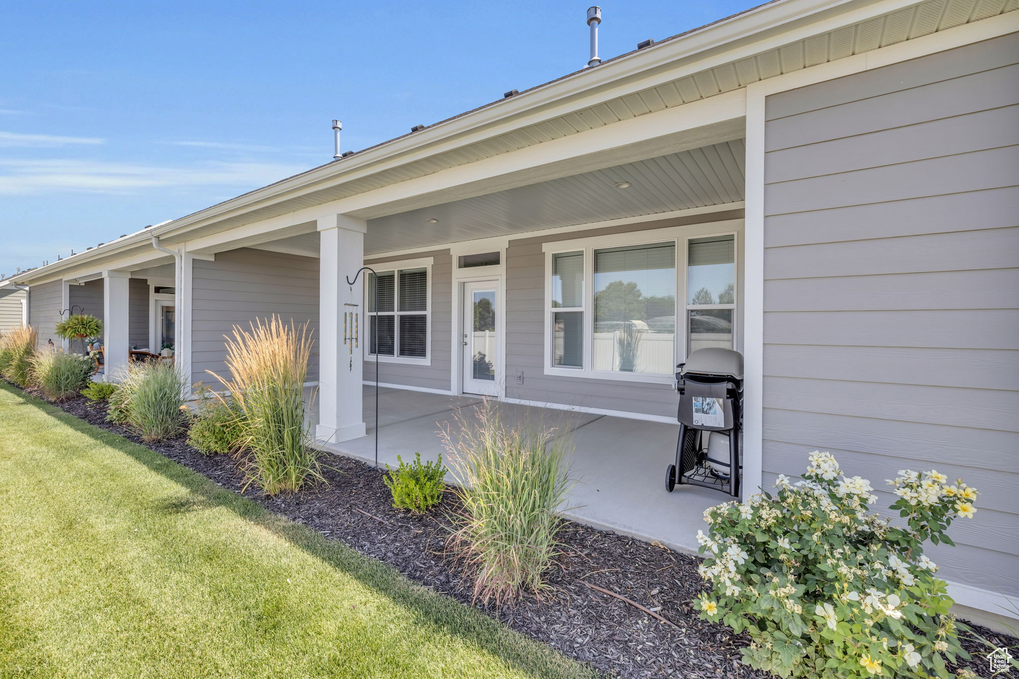 Entrance to property with a yard