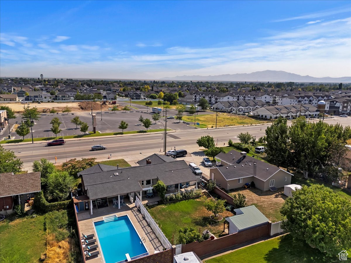 Bird's eye view with a mountain view