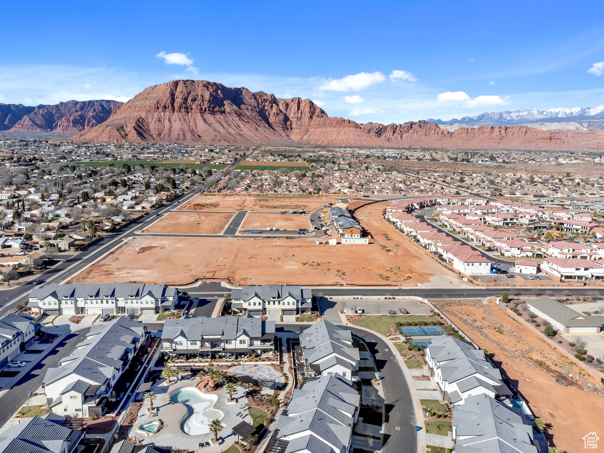 Drone / aerial view featuring a mountain view