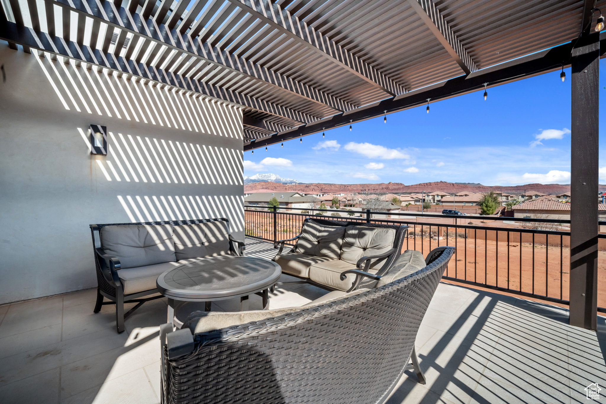 Balcony featuring a pergola