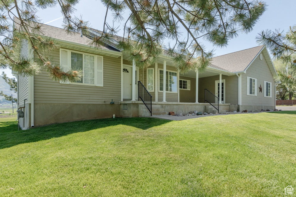 Ranch-style home featuring a front yard