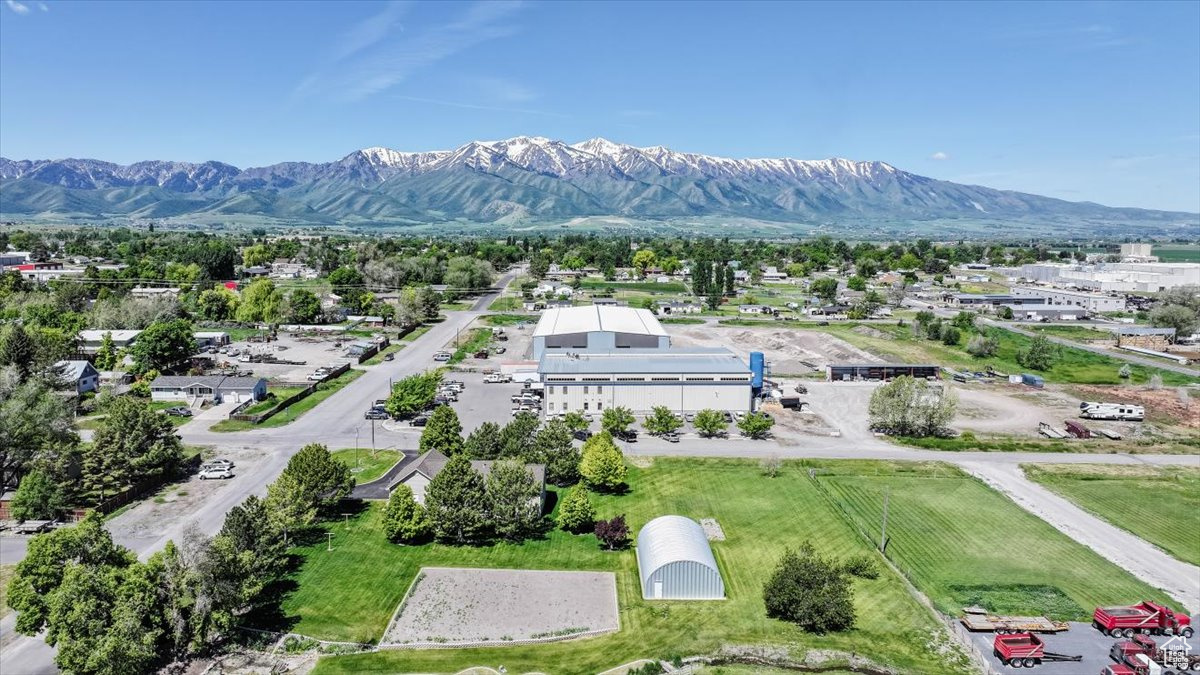 Bird's eye view featuring a mountain view