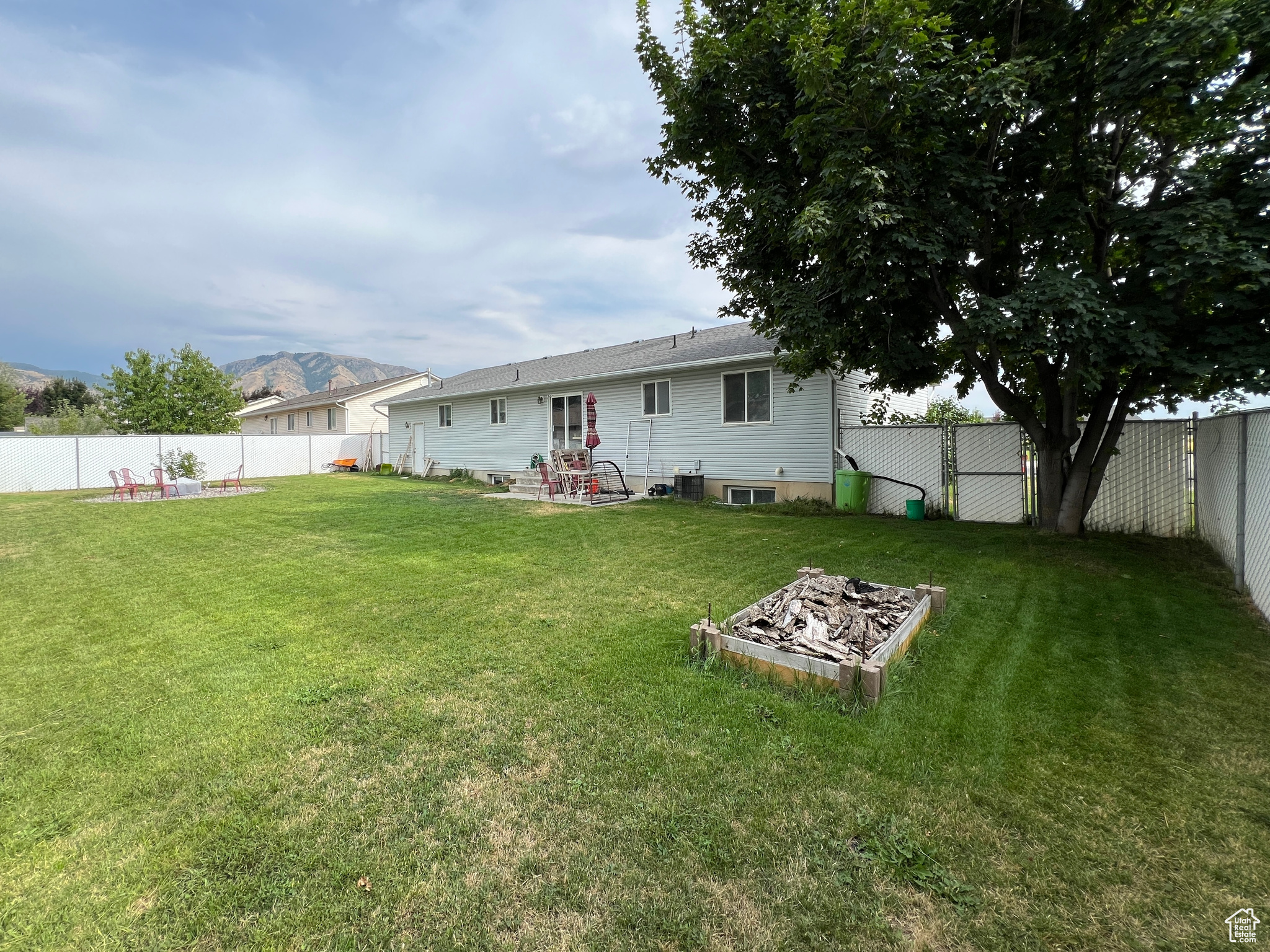 309 E 2400 N, North Logan, Utah 84341, 6 Bedrooms Bedrooms, 15 Rooms Rooms,2 BathroomsBathrooms,Residential,For sale,2400,2015533