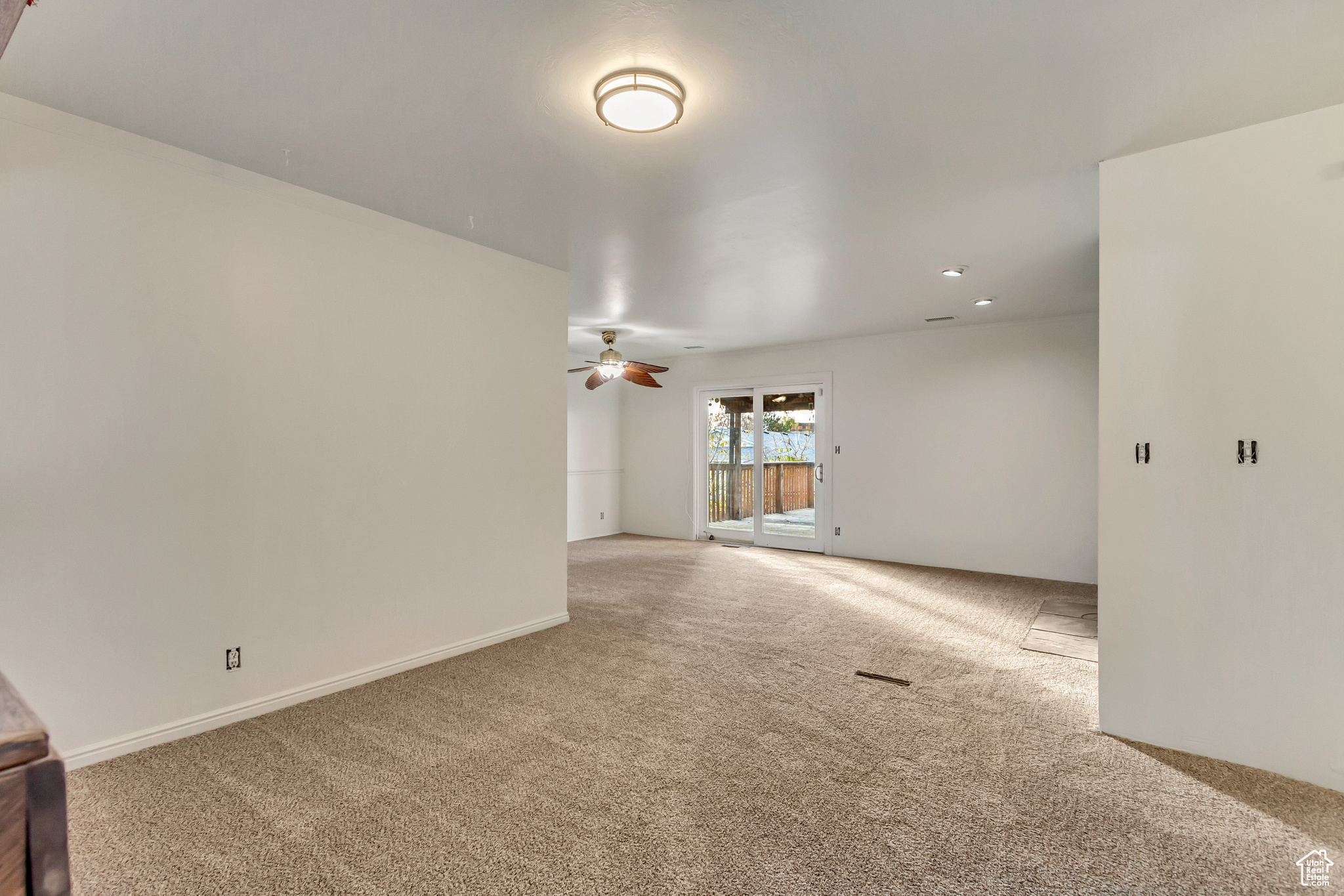 Spare room with carpet and ceiling fan