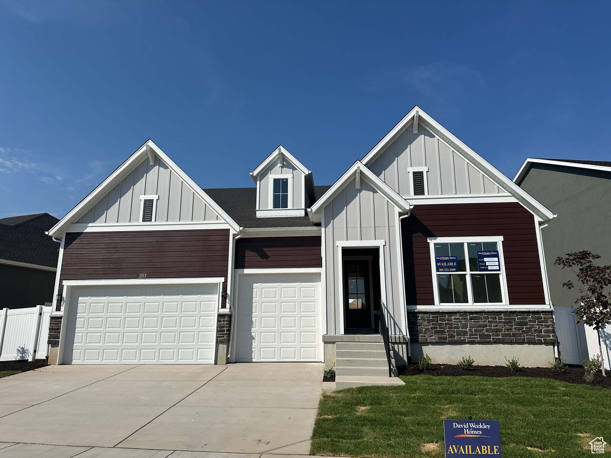 View of front of house featuring a front lawn