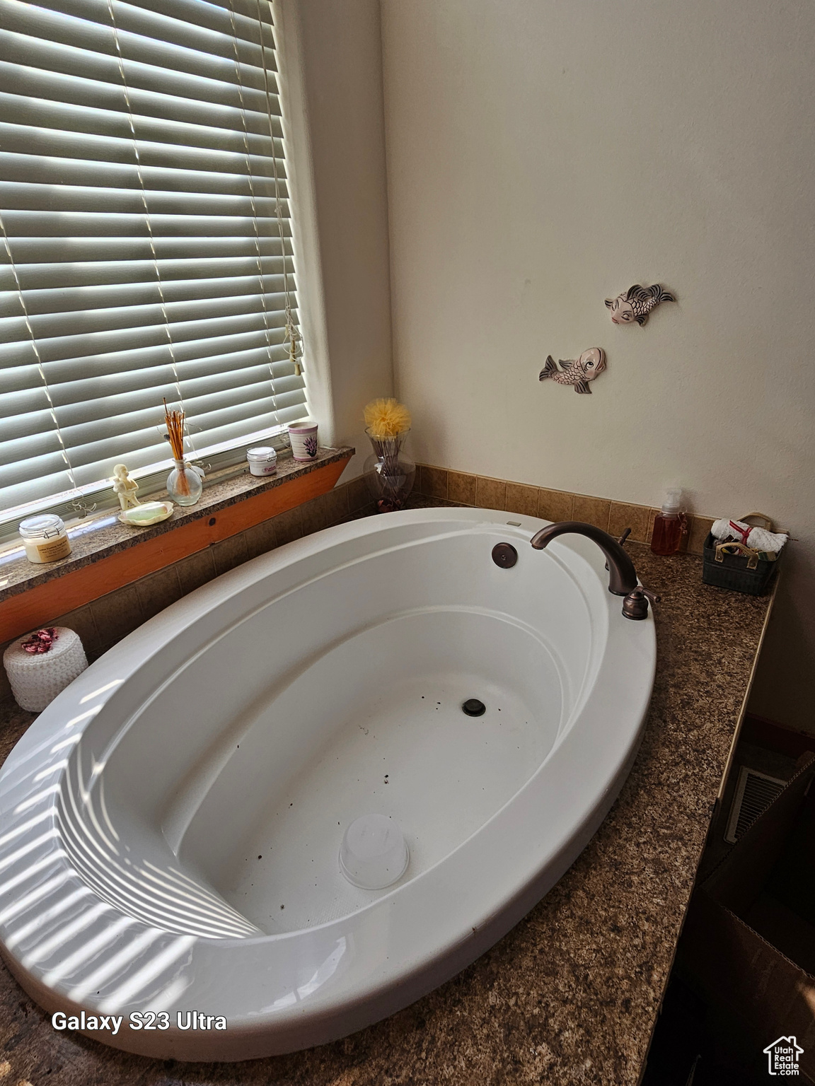 Bathroom featuring a Large Garden bathtub