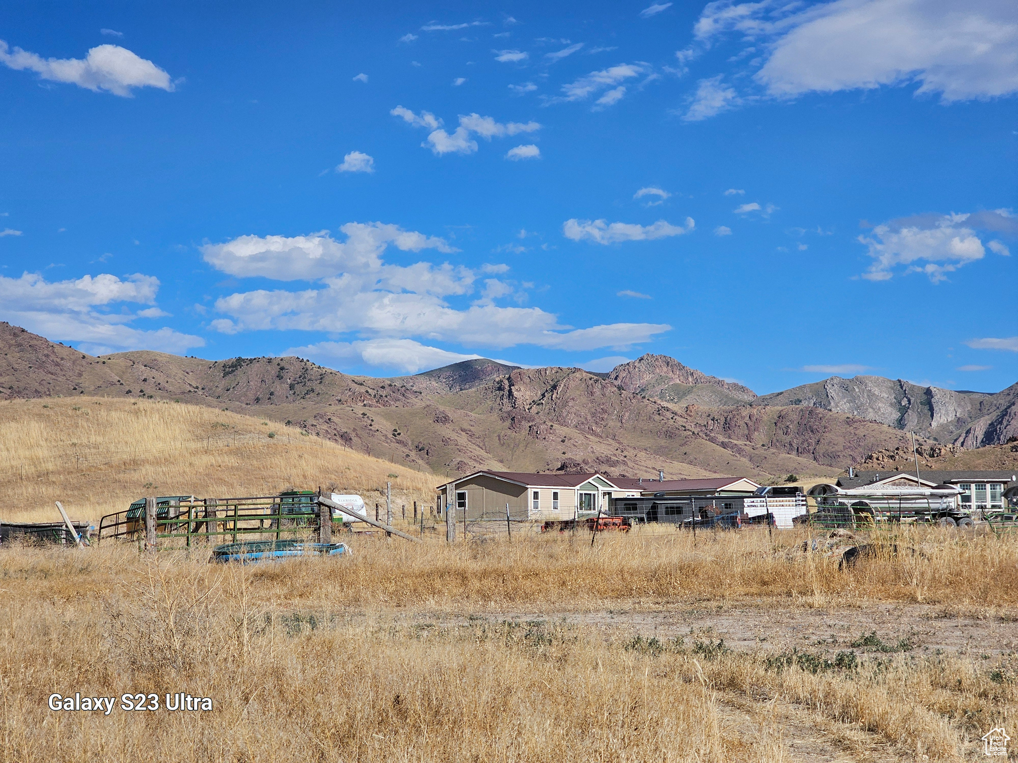 Property south east view of homes & mountains featuring a rural view