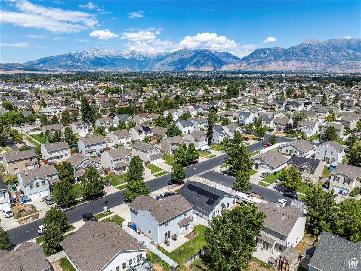 Birds eye view of property featuring a mountain view