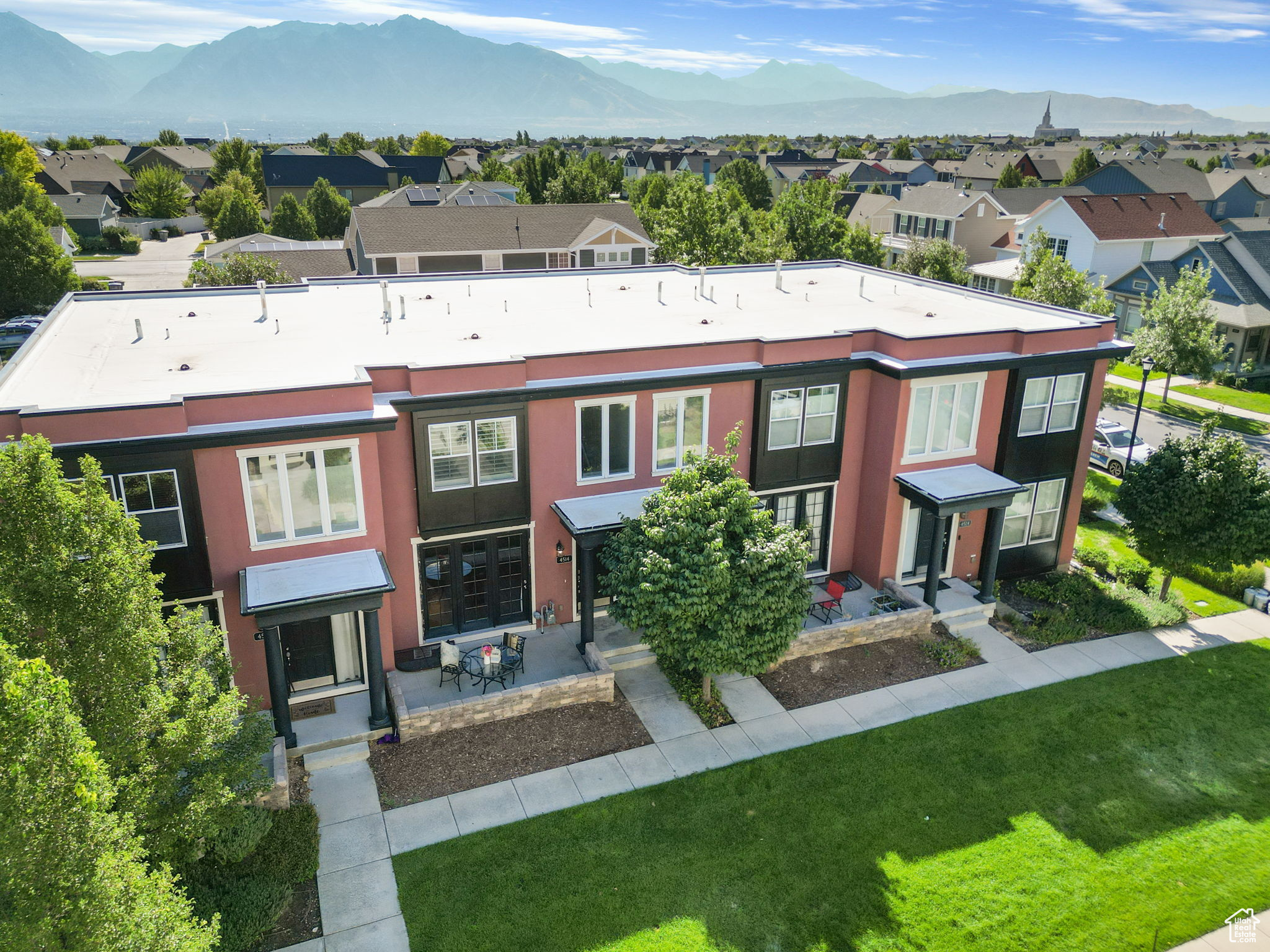 View of front of property featuring a mountain view and a front yard