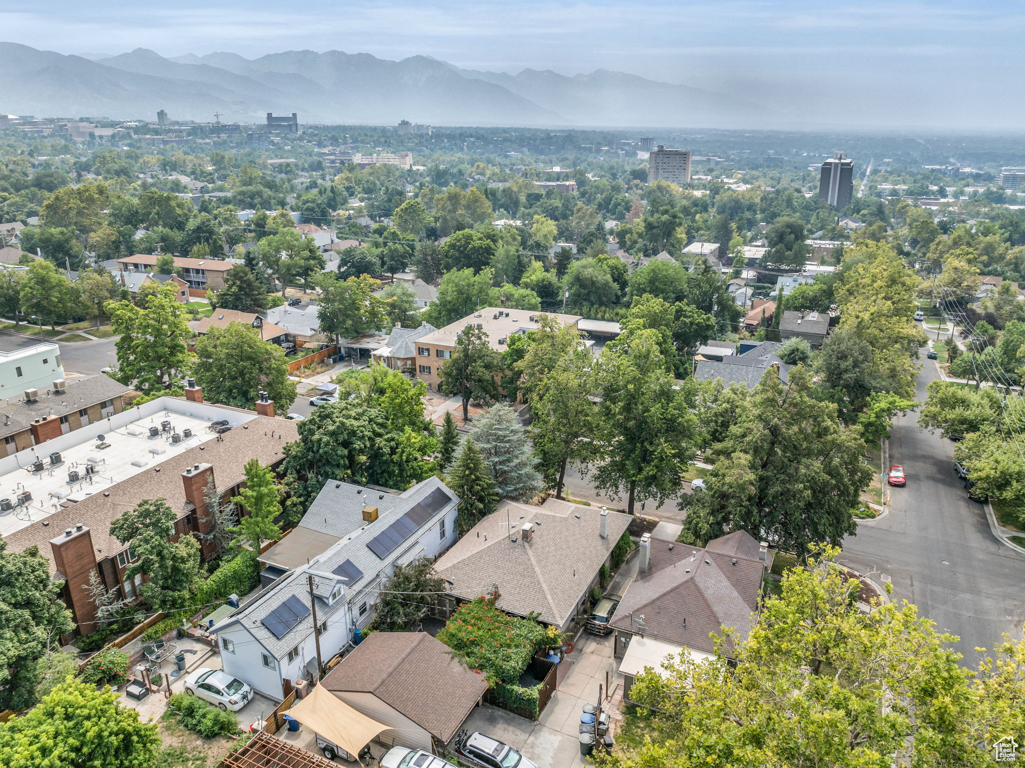 Birds eye view of property featuring a mountain view