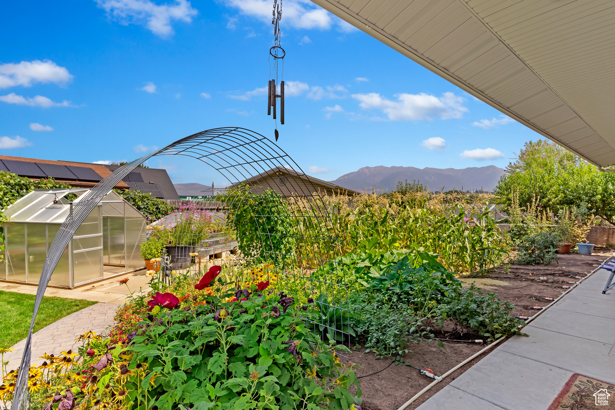 Surrounding community with a mountain view