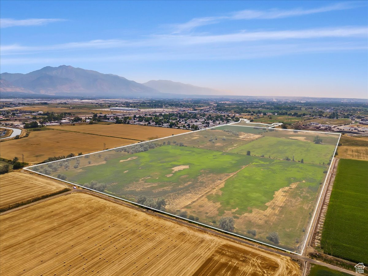 Bird's eye view featuring a rural view and a mountain view