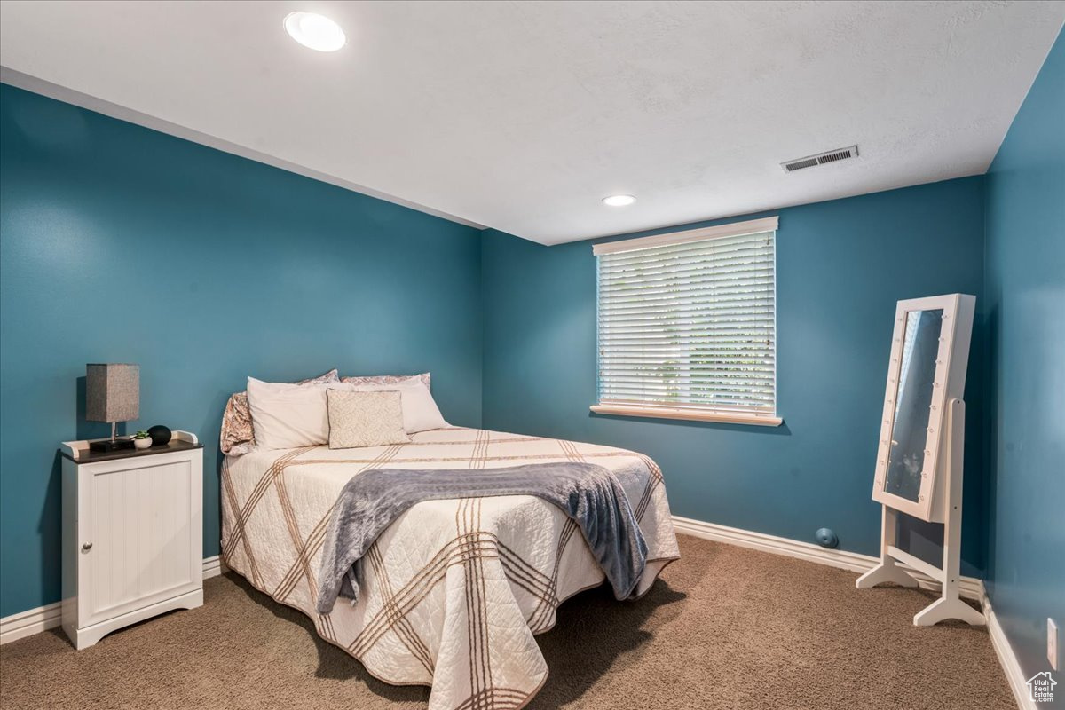 Bedroom with carpet