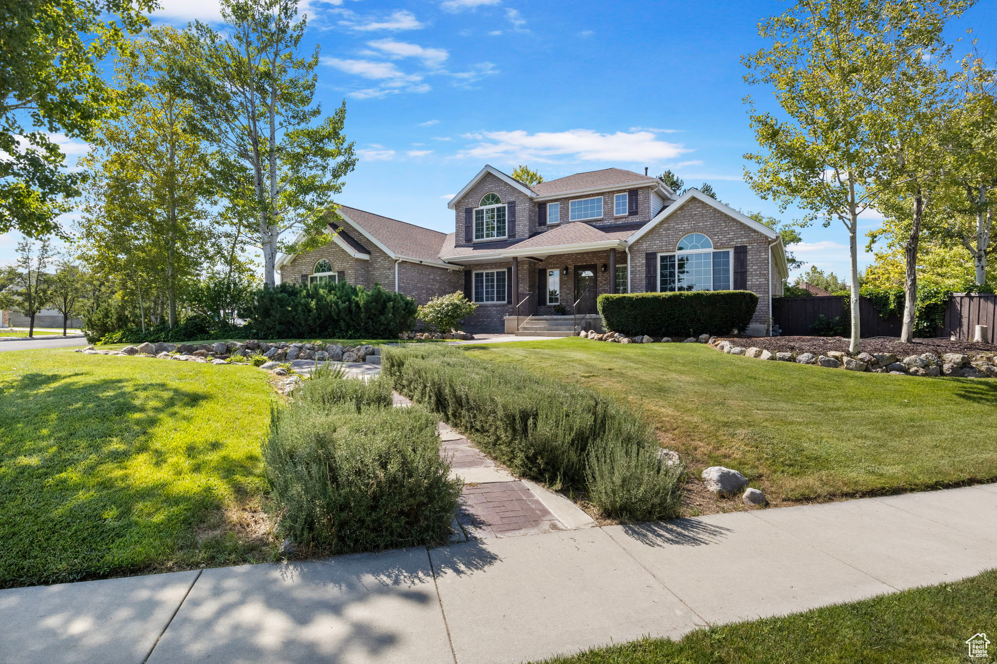 Front facade featuring a front yard