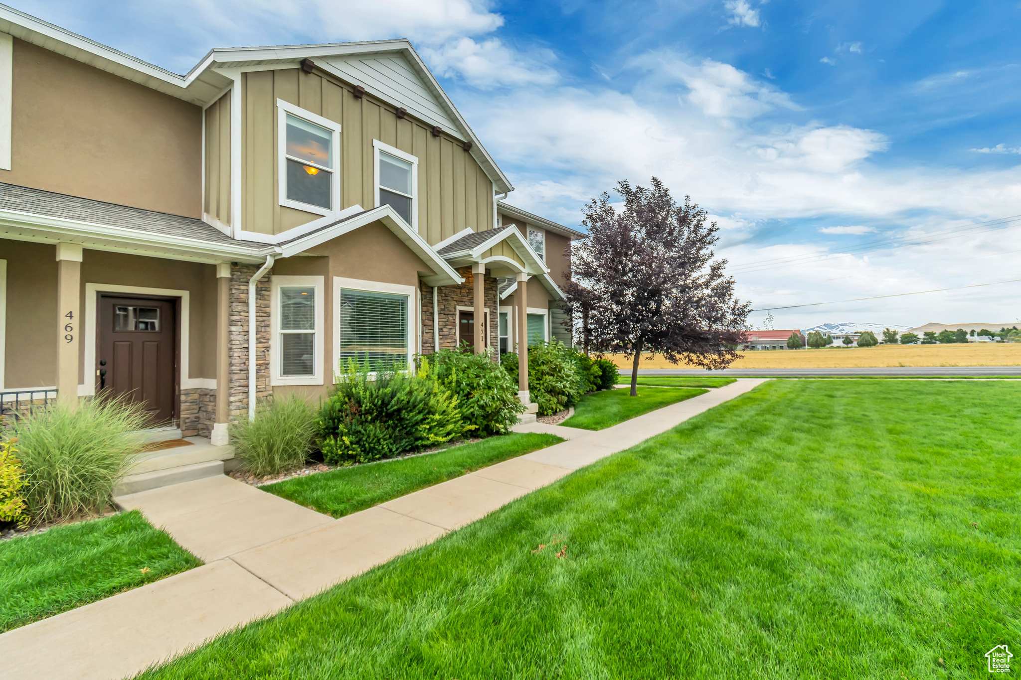 View of front of home featuring a front lawn