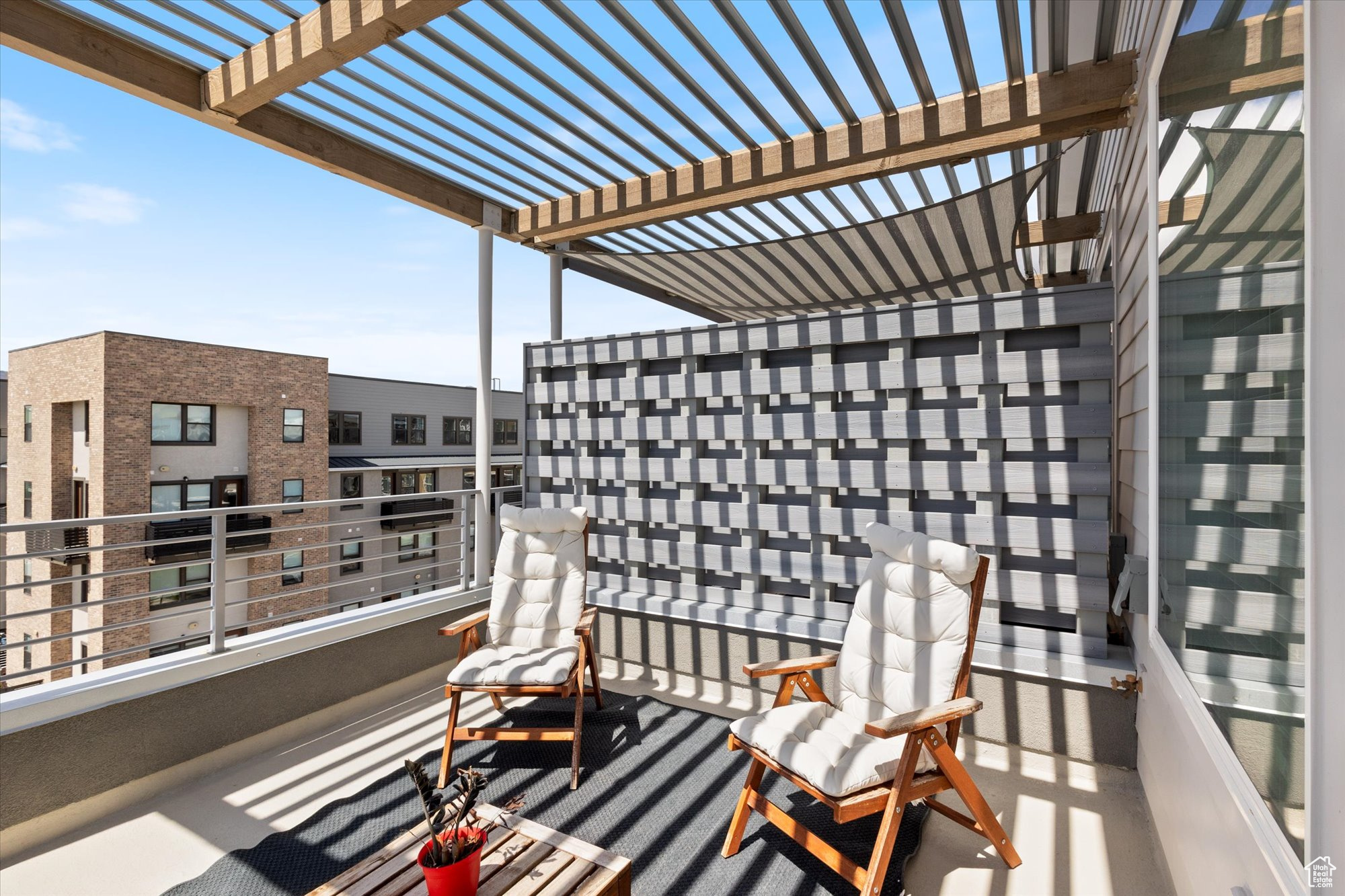 Balcony featuring a pergola