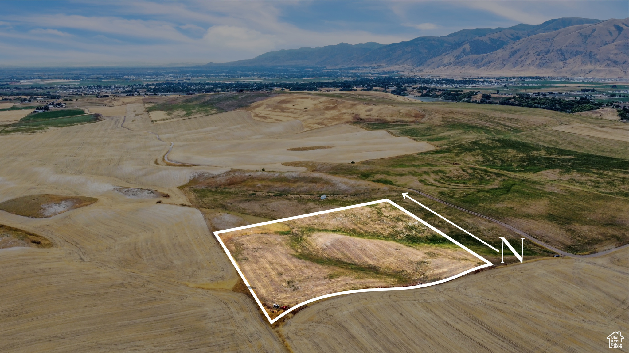 Drone / aerial view with a rural view and a mountain view