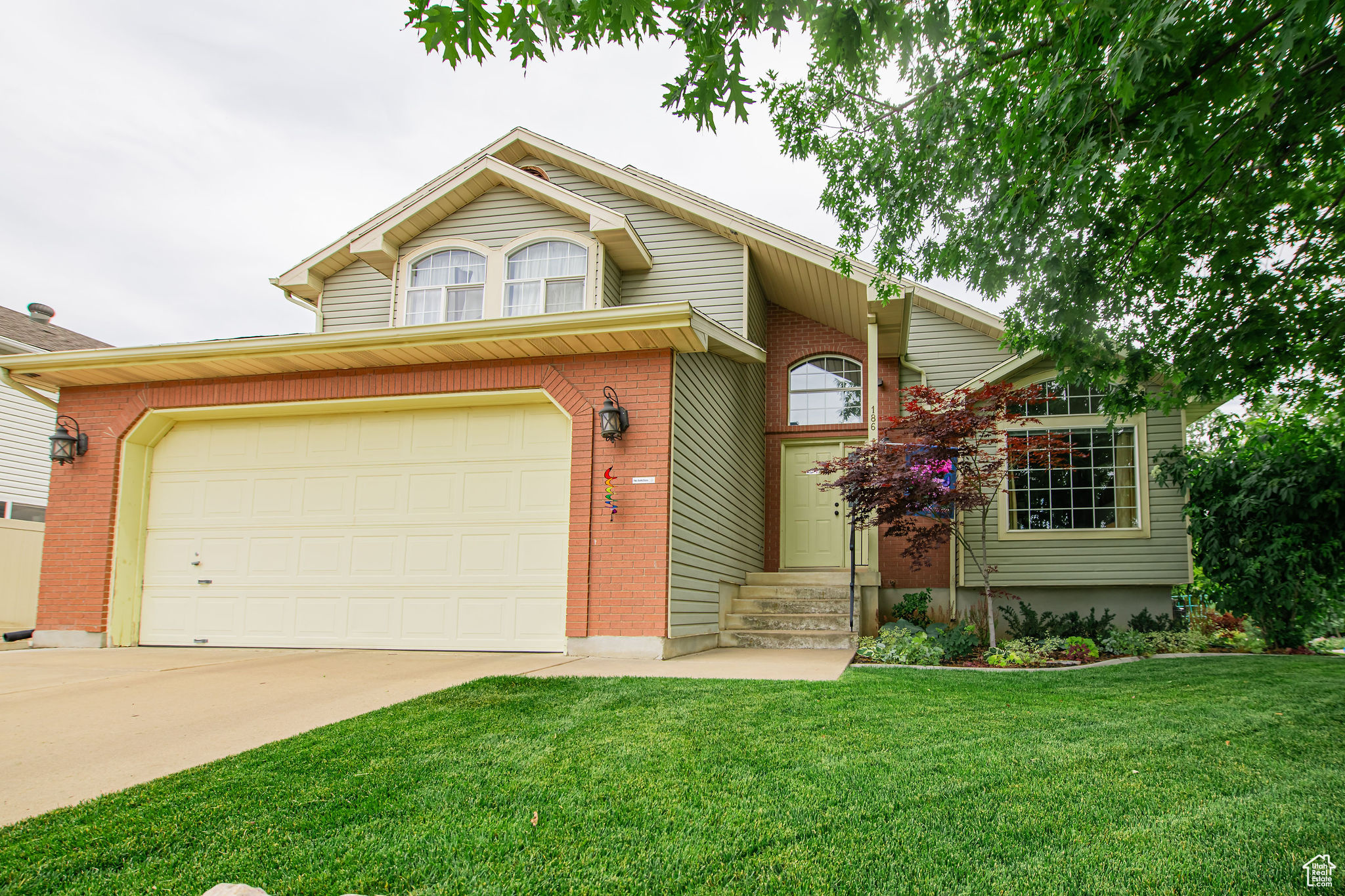 186 E SHADOWBROOK, Kaysville, Utah 84037, 4 Bedrooms Bedrooms, 17 Rooms Rooms,2 BathroomsBathrooms,Residential,For sale,SHADOWBROOK,2019293