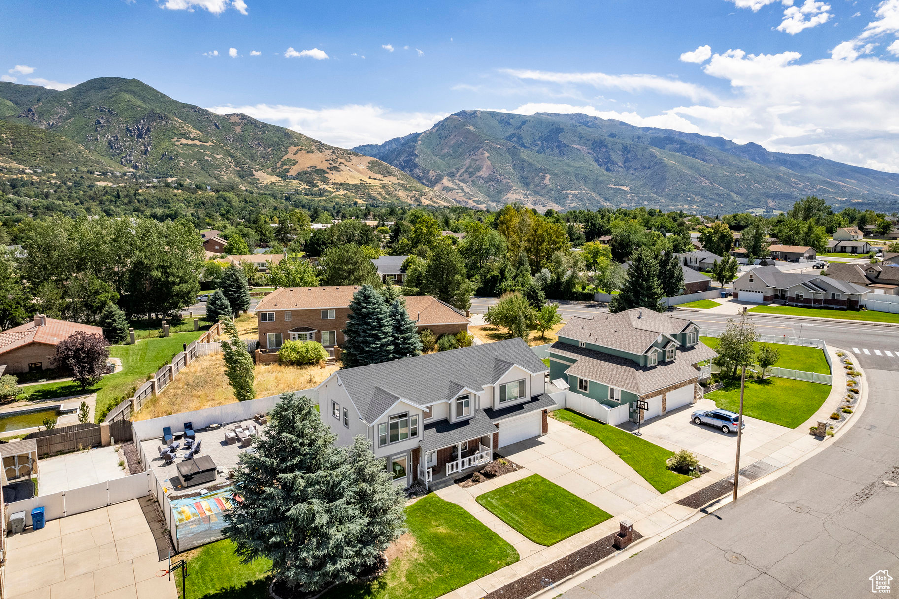 5962 S CEDAR E, South Ogden, Utah 84403, 5 Bedrooms Bedrooms, 19 Rooms Rooms,3 BathroomsBathrooms,Residential,For sale,CEDAR,2019321