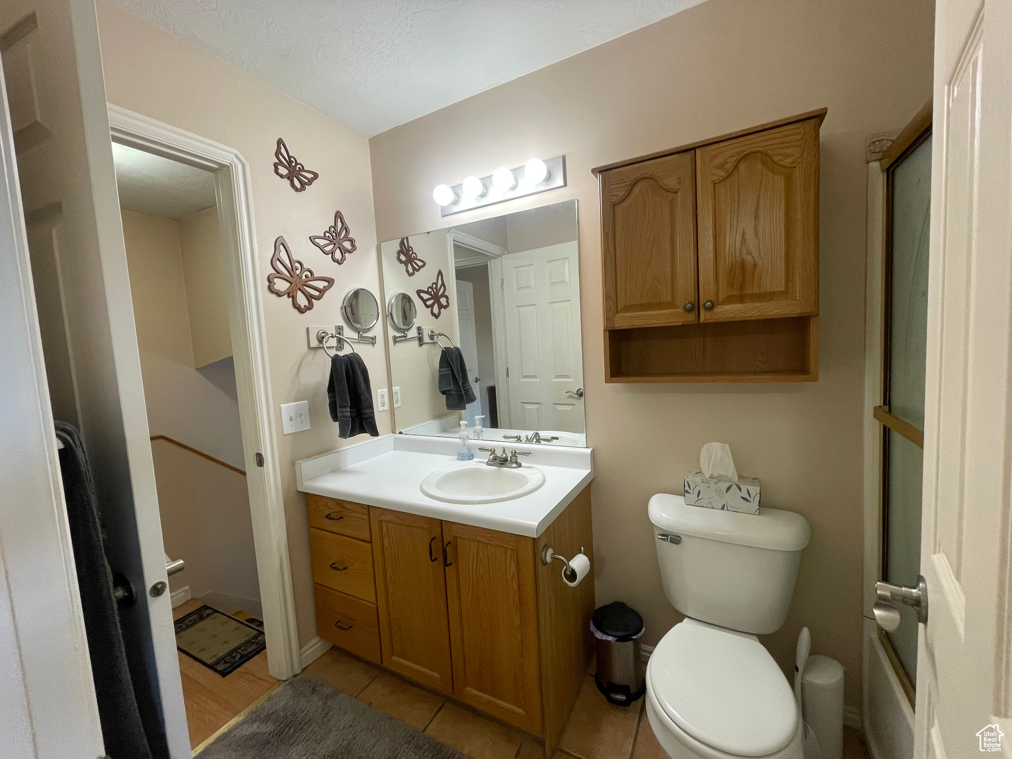 Full Bathroom adjacent to Owners Suite with shared entrance for other Bedroom on Level.