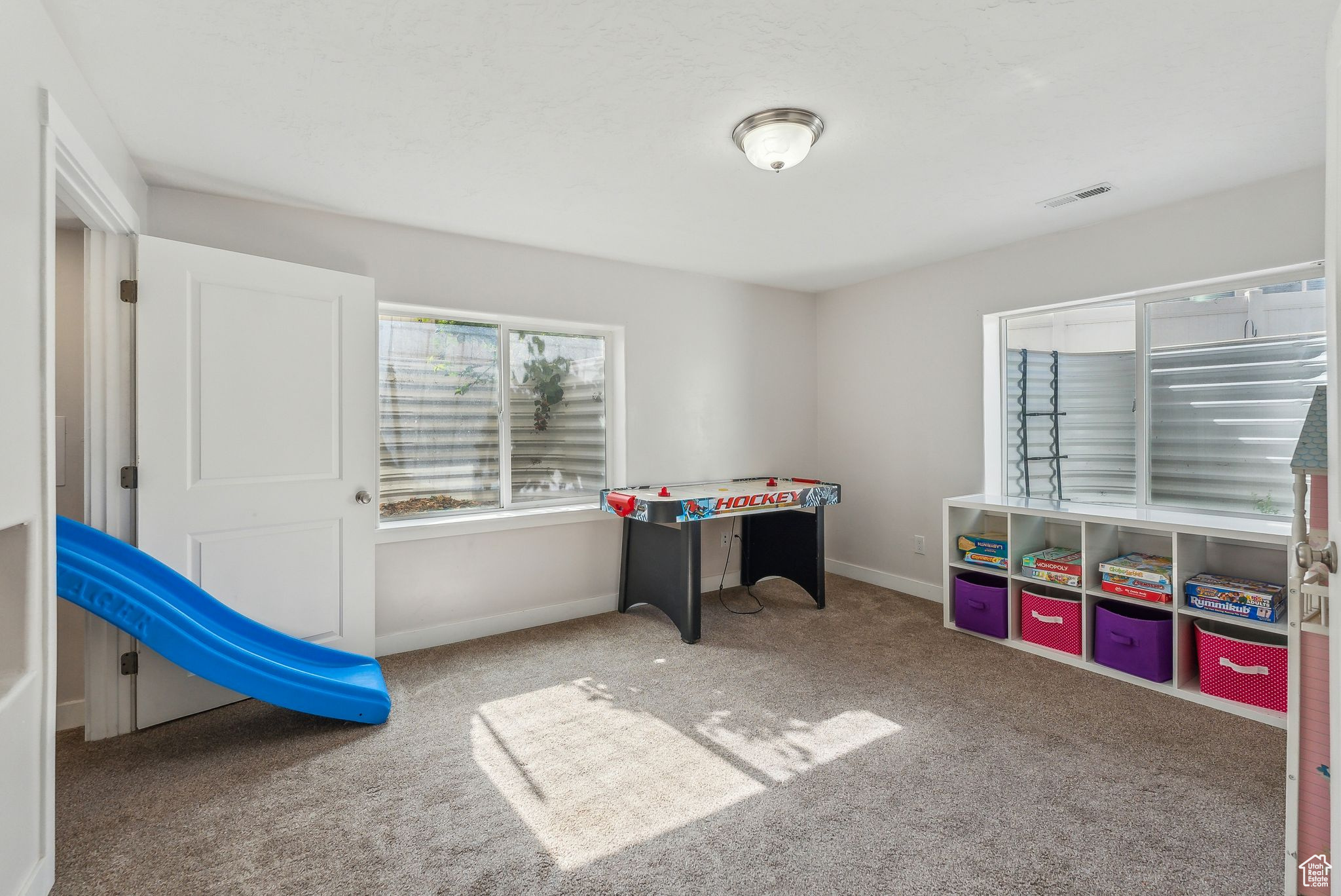 Recreation room with light carpet