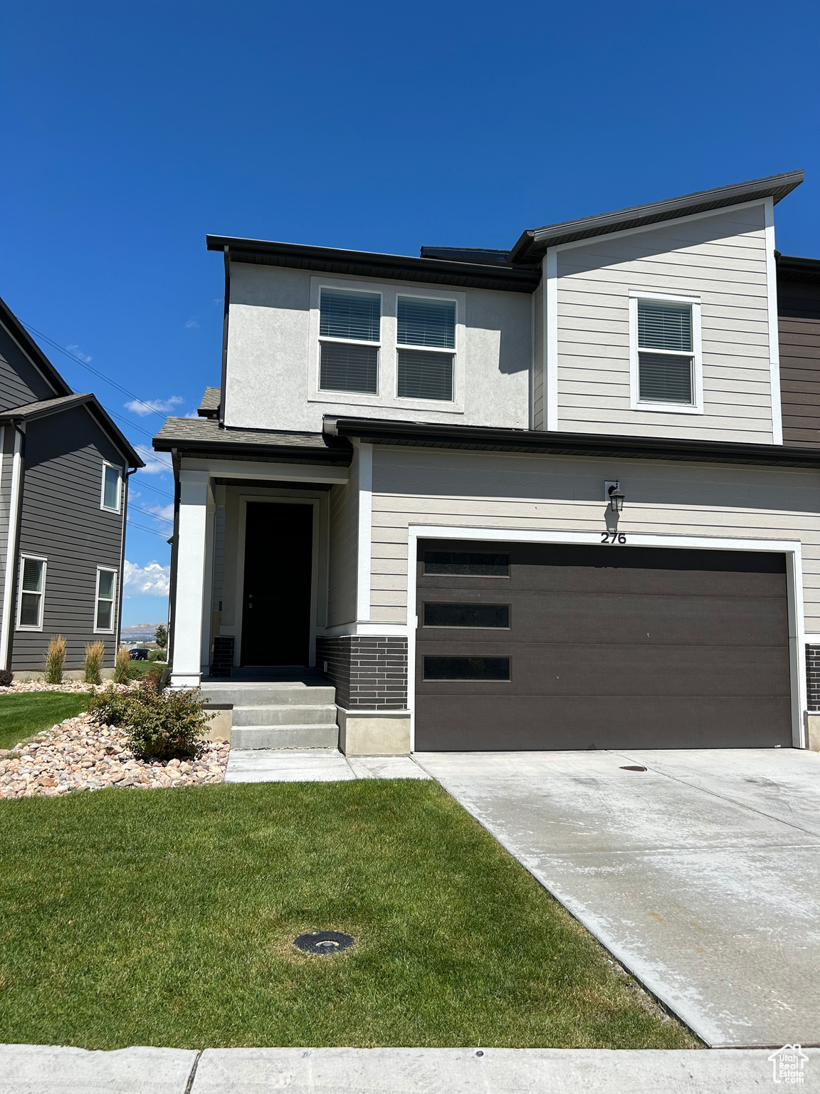 View of front of home with a 2 car garage and front yard.