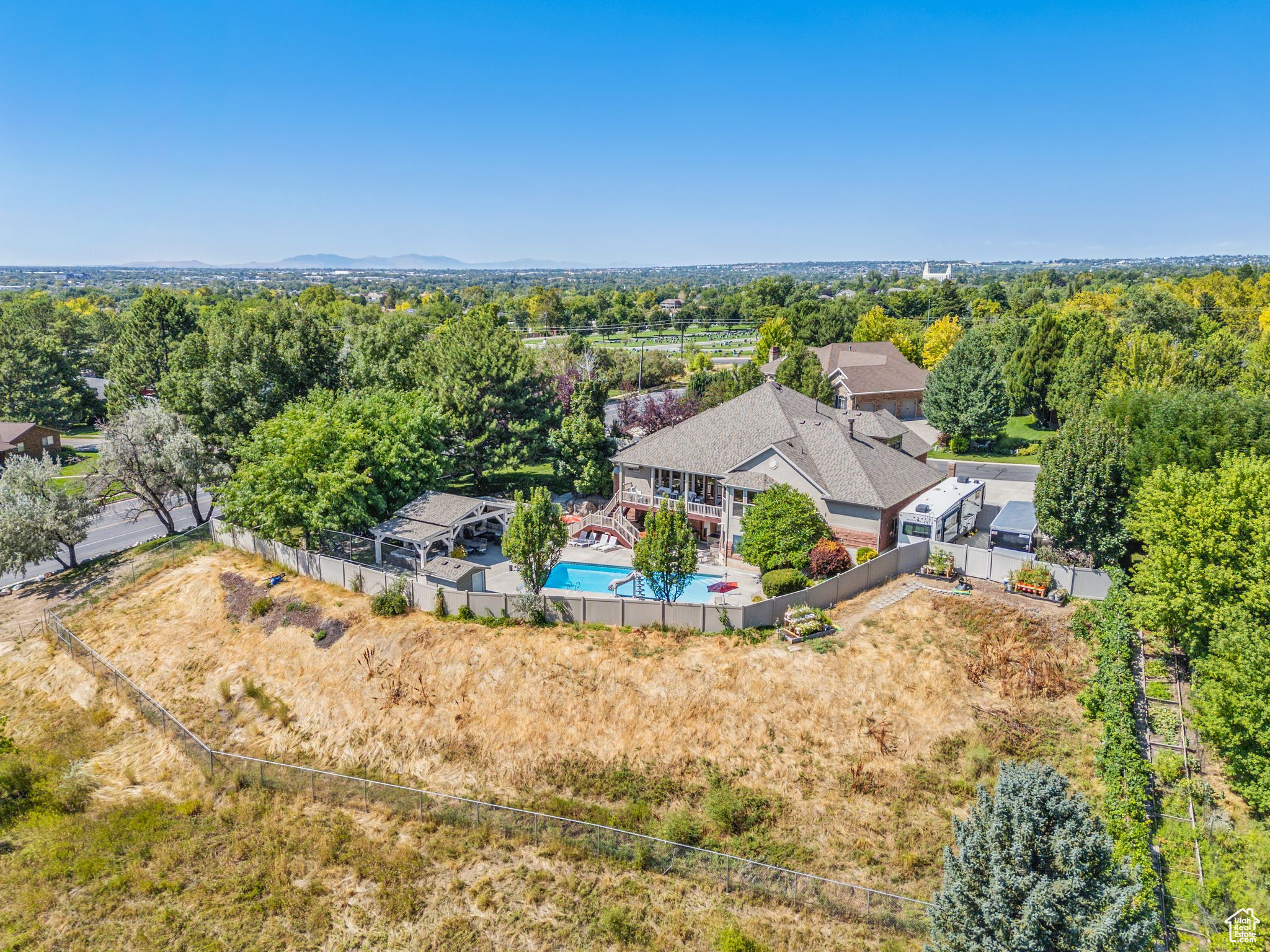 Birds eye view of property