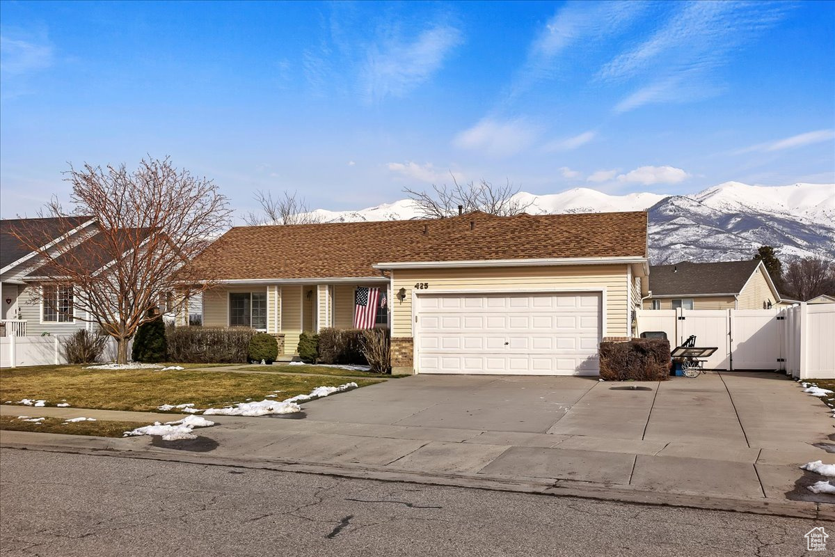 435 S LARKIN W, Kaysville, Utah 84037, 3 Bedrooms Bedrooms, 12 Rooms Rooms,1 BathroomBathrooms,Residential,For sale,LARKIN,2020525