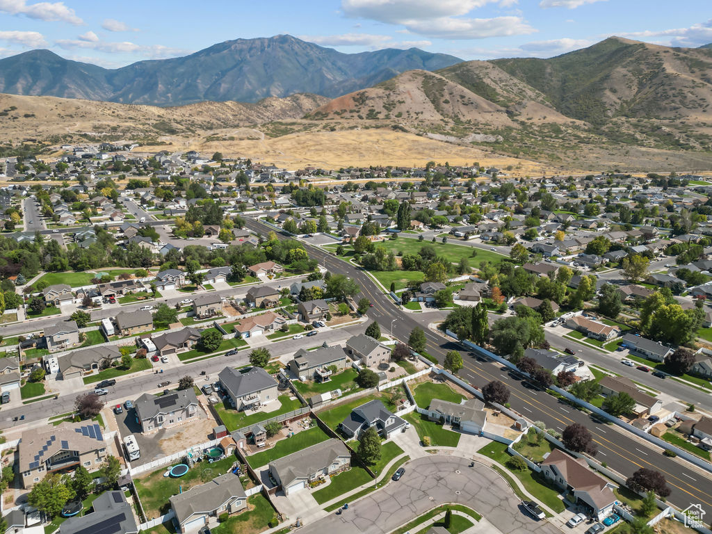 Drone / aerial view featuring a mountain view