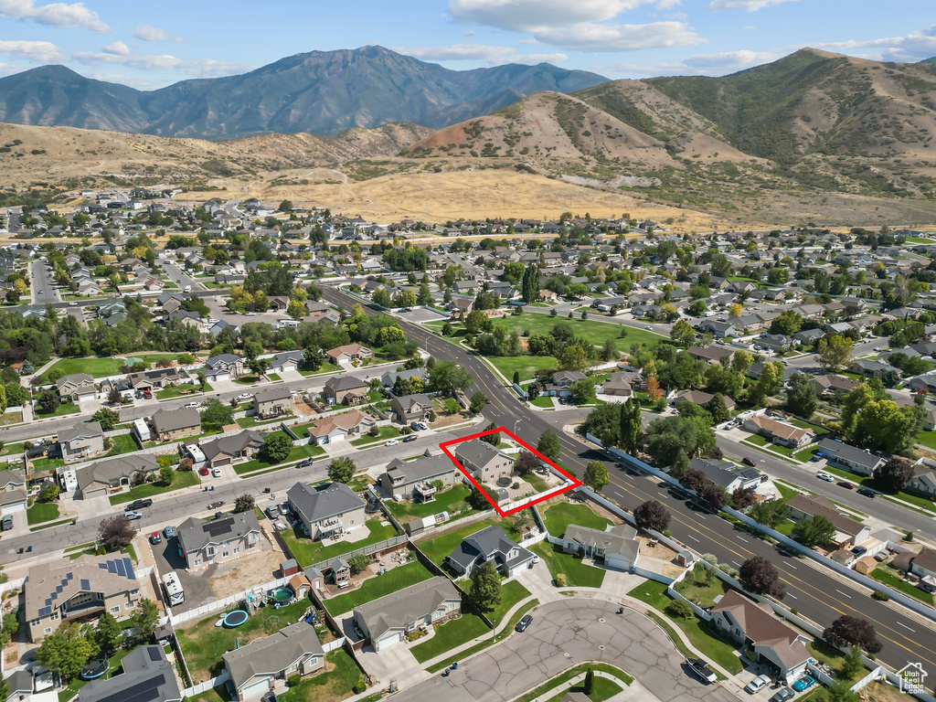 Bird's eye view with a mountain view