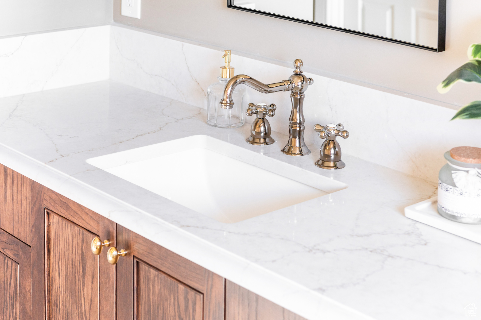 Details featuring backsplash and vanity