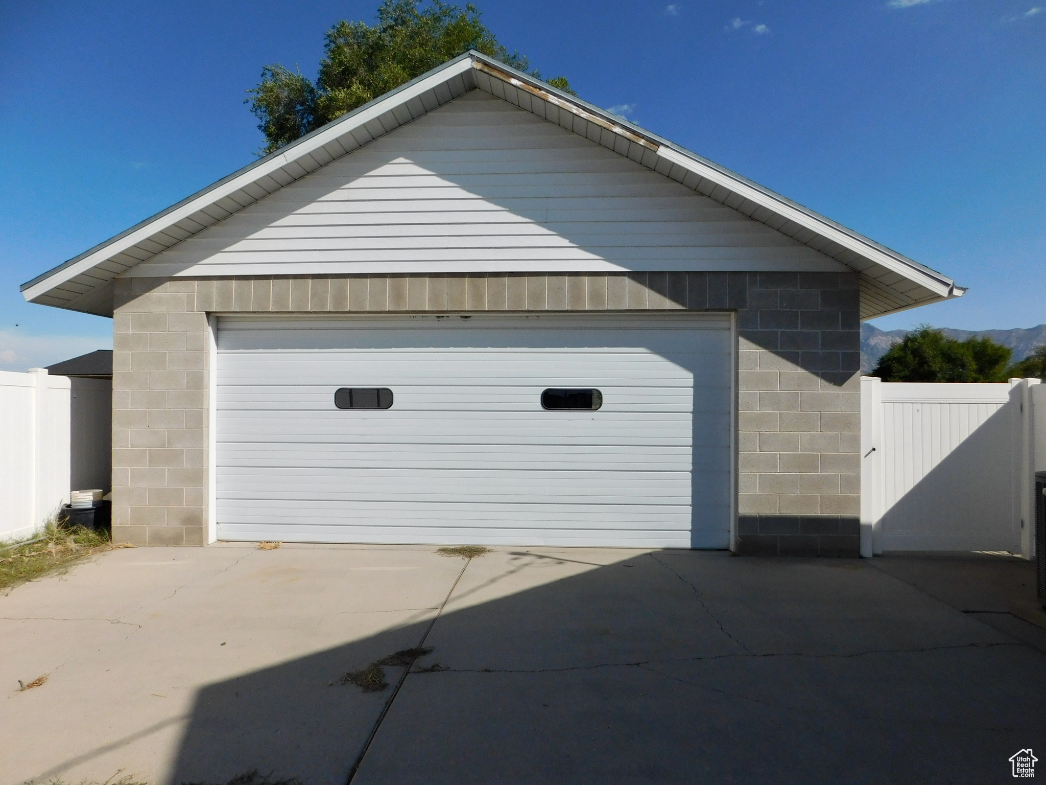 Oversized garage. Extra long and extra deep.