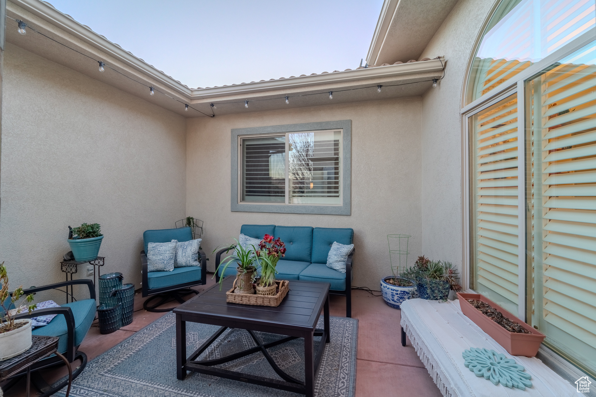 View of patio / terrace with outdoor lounge area