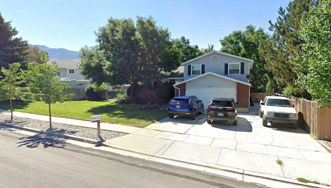 View of front property with a front lawn and a mountain view