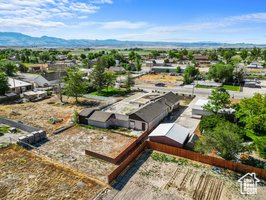 Drone / aerial view featuring a mountain view