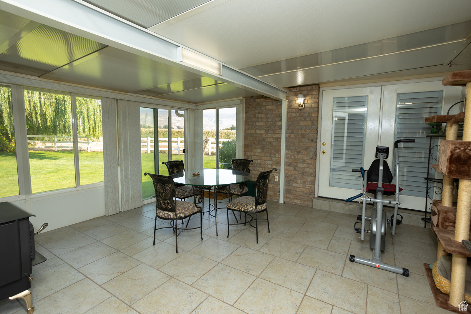 Sunroom / solarium with french doors