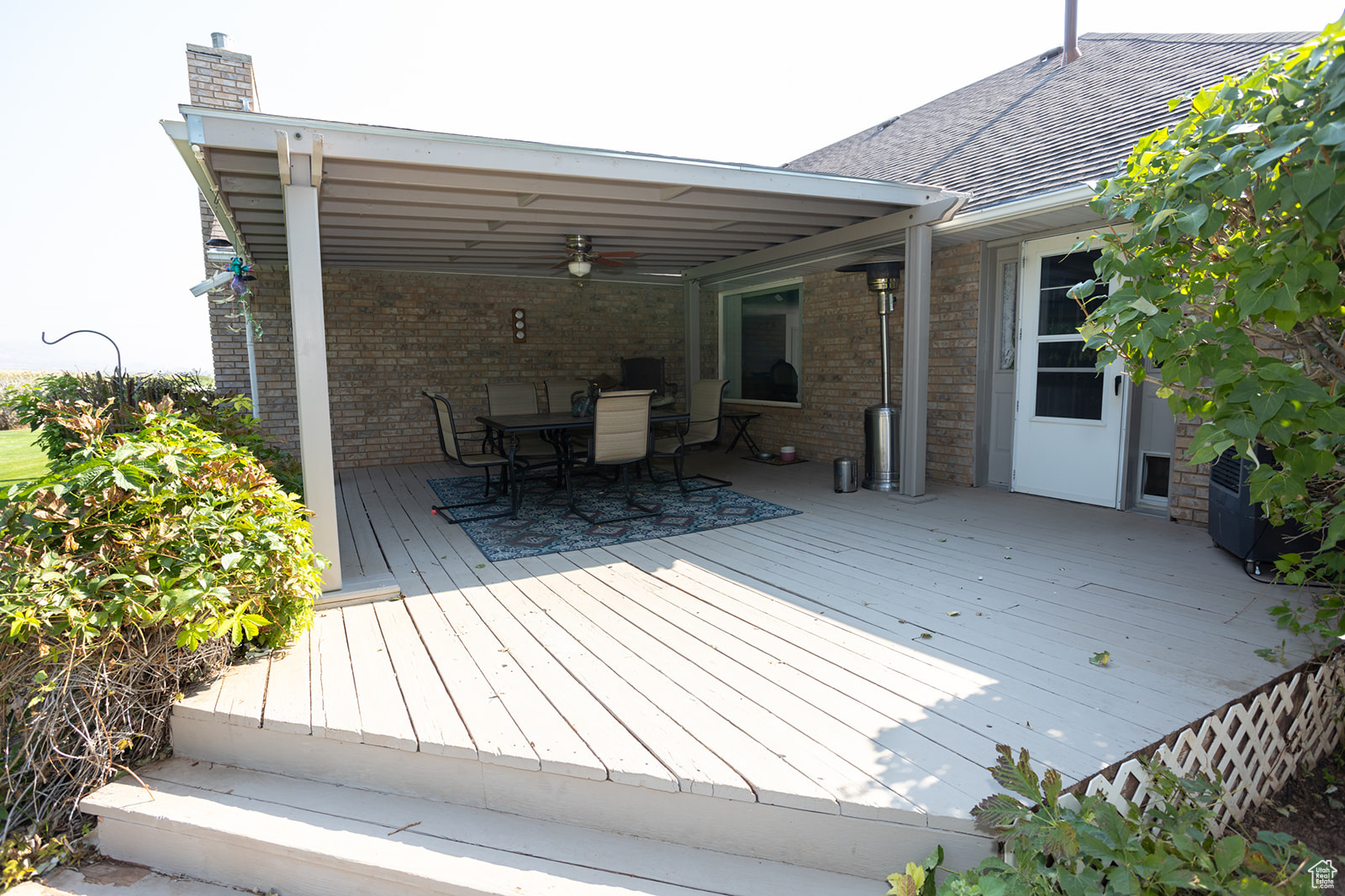 Deck featuring ceiling fan