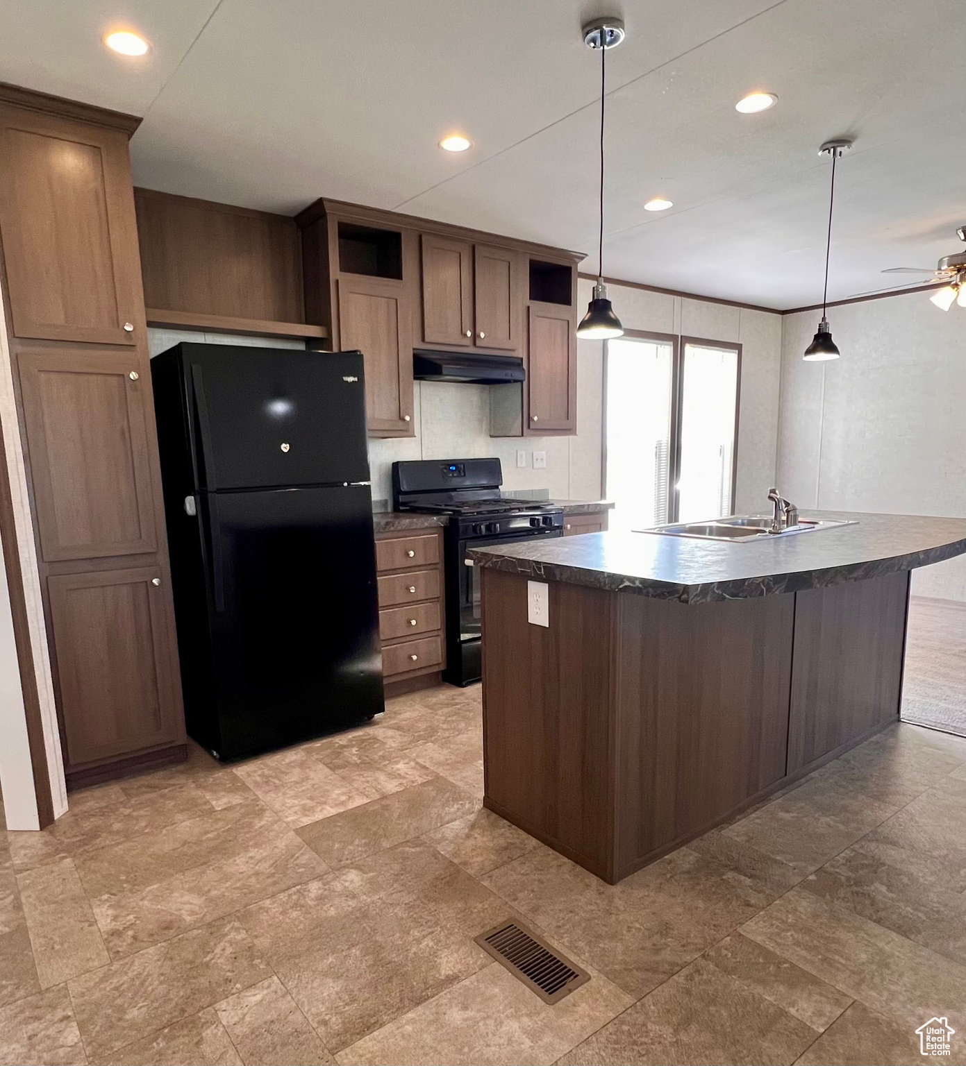 5100 S 1050 W #G111, Riverdale, Utah 84405, 3 Bedrooms Bedrooms, 10 Rooms Rooms,1 BathroomBathrooms,Residential,For sale,1050,2022347