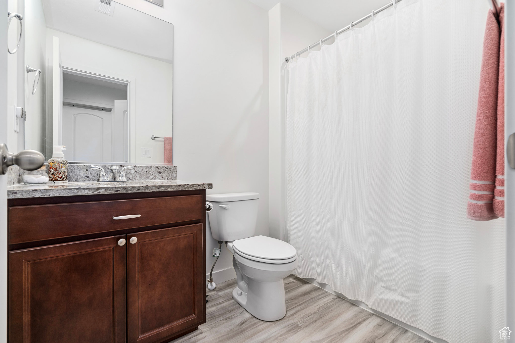 Bedroom suite bathroom